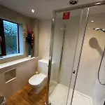 Dovera, Private Parking Included, On Windermere Apartment *