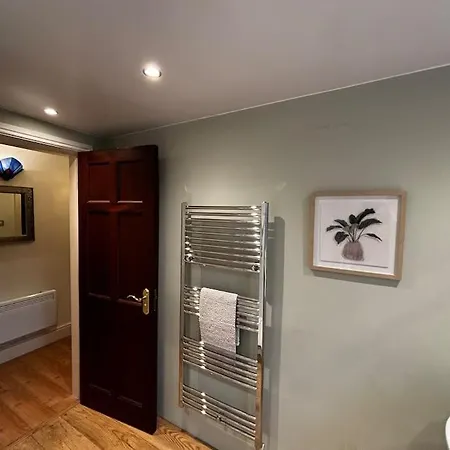 Apartment Dovera, Private Parking Included, On Windermere