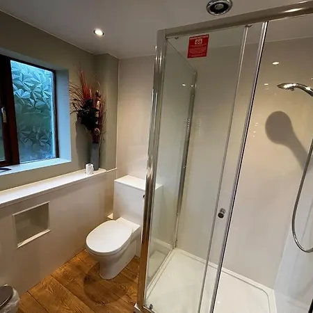 Dovera, Private Parking Included, On Windermere Daire *