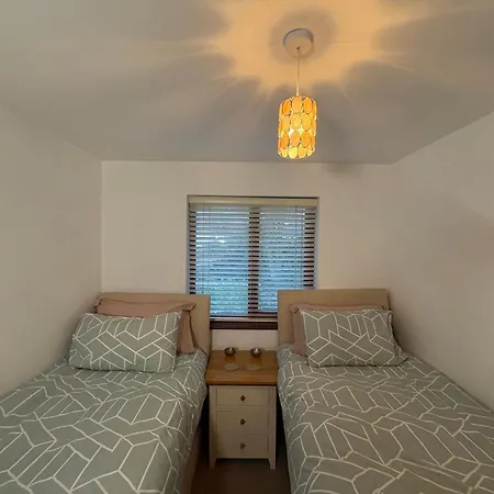 アパート Dovera, Private Parking Included, On Windermere