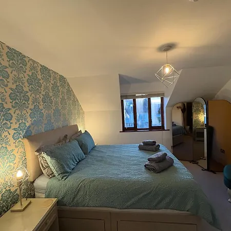 Dovera, Private Parking Included, On Windermere