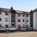 Dovera, Private Parking Included, On Windermere شقة